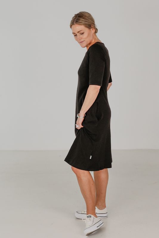 Sara svart bambus klänning 