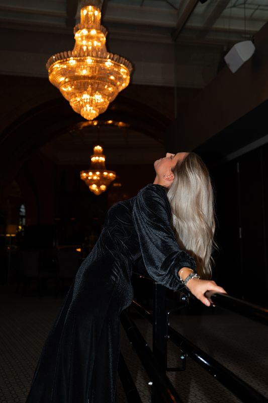 Leandra svart fin klänning 