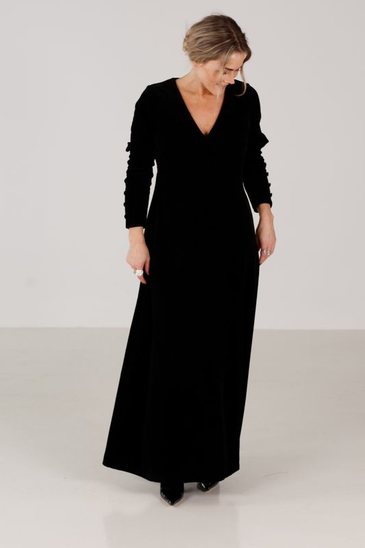 Inga svart lång velurklänning