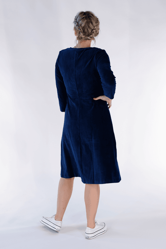 Elli klänning babycord marineblå 