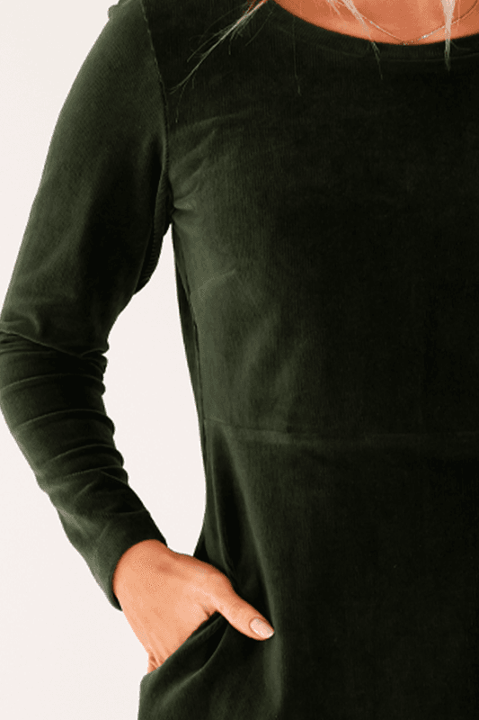 Anja basklänning i kombogrön babycord