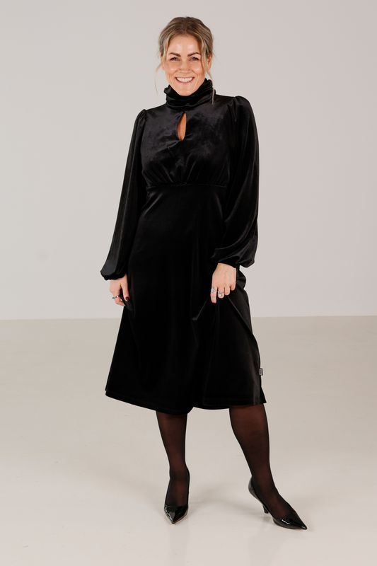 Leandra svart fin klänning 