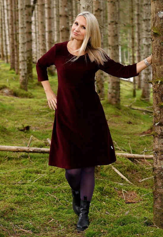 Elli klänning babycord bourdeaux 