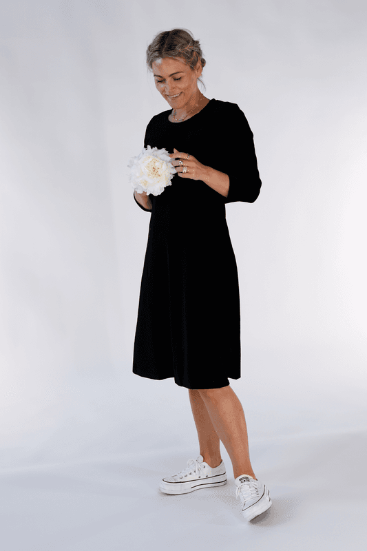 ELLI KLÄNNING BABYCORD SVART