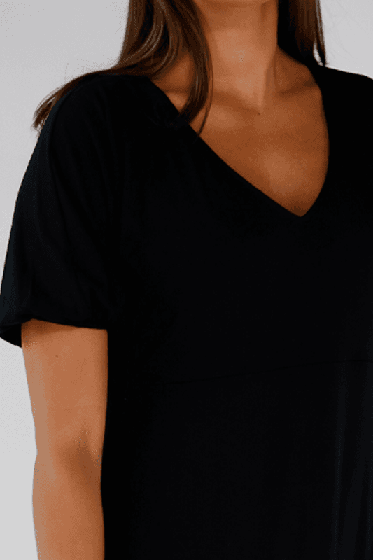 Roberta fantastisk svart basisklänning