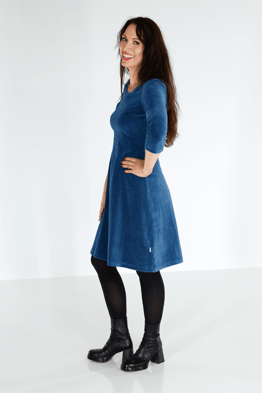 Elli klänning babycord dustyblue