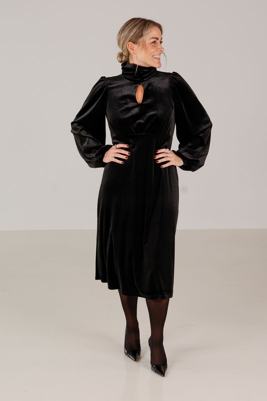 Leandra svart fin klänning 