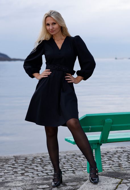 Huvudbild Bea svart elegant klänning 