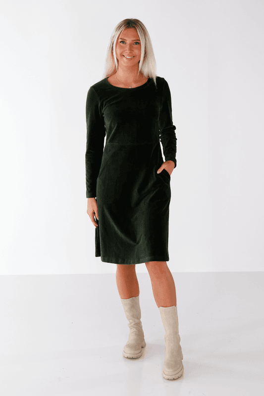 Anja basklänning i kombogrön babycord