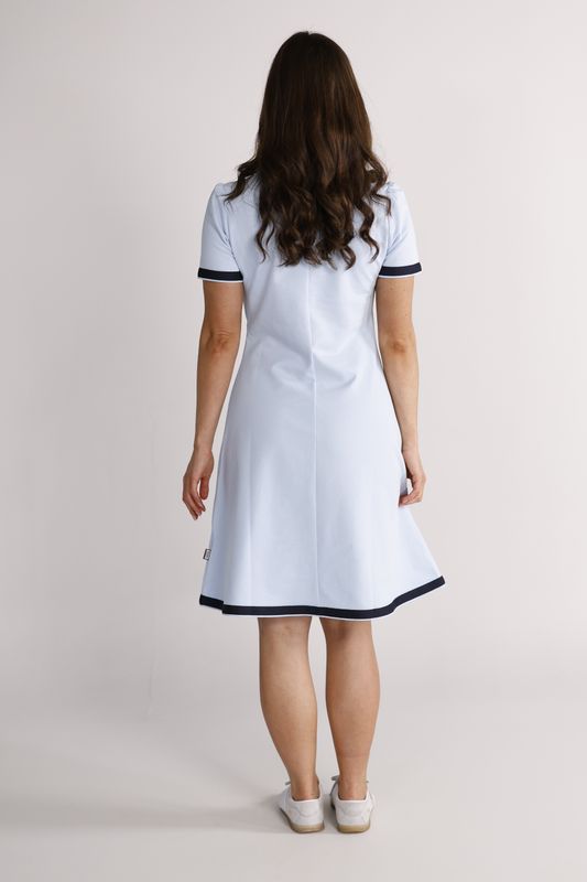 Pauline himmelsblå och navyblå klänning
