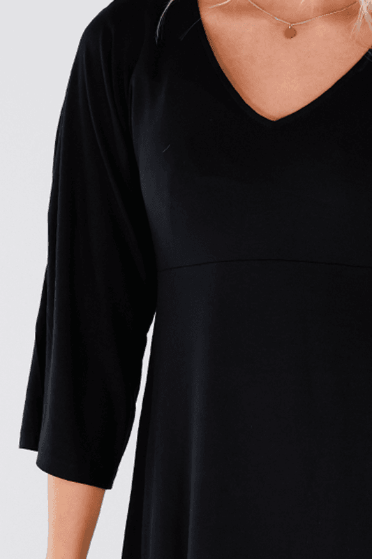 Lilja fantastisk svart basisklänning