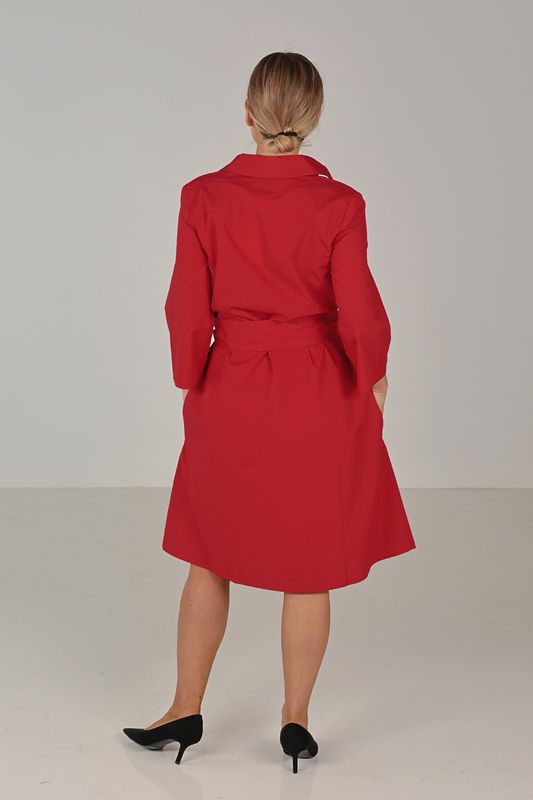 Frøydis röd skjortklänning